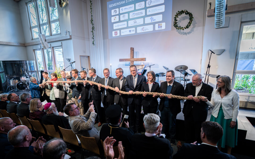 „Gemeinsam stark“ – Freikirchen feiern 100 Jahre VEF